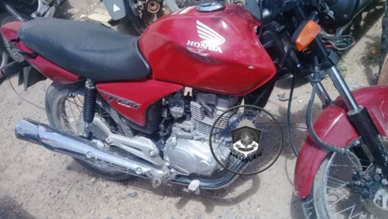Tras una persecución, la policía recuperó moto robada y demoró a un sospechoso