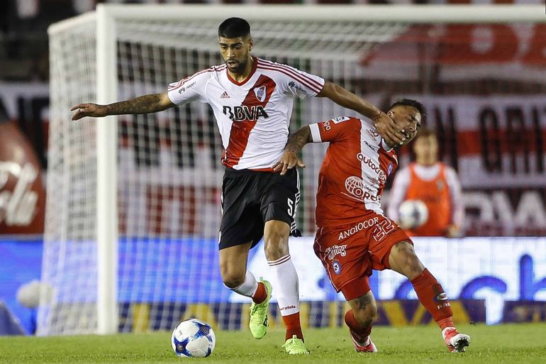 Barboza jugó solamente 6 partidos en River. Barboza jugó solamente 6 partidos en River.