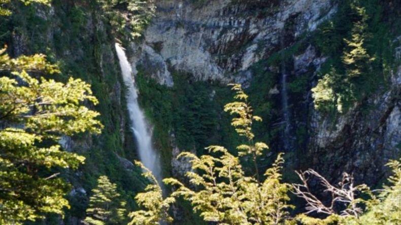 Los turistas y residentes deben pagar hasta cinco mil pesos. | LM Neuquen Los turistas y residentes deben pagar hasta cinco mil pesos.