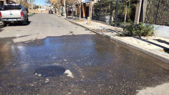 Los desbordes tienen a maltraer a los vecinos del barrio.