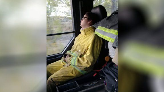 Pasión y sacrificio reflejados en la foto de una bombera neuquina que se hizo viral