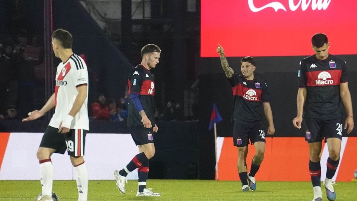 Otro papelón: River perdió su sexto partido al hilo y Coudet quedó con un pie afuera