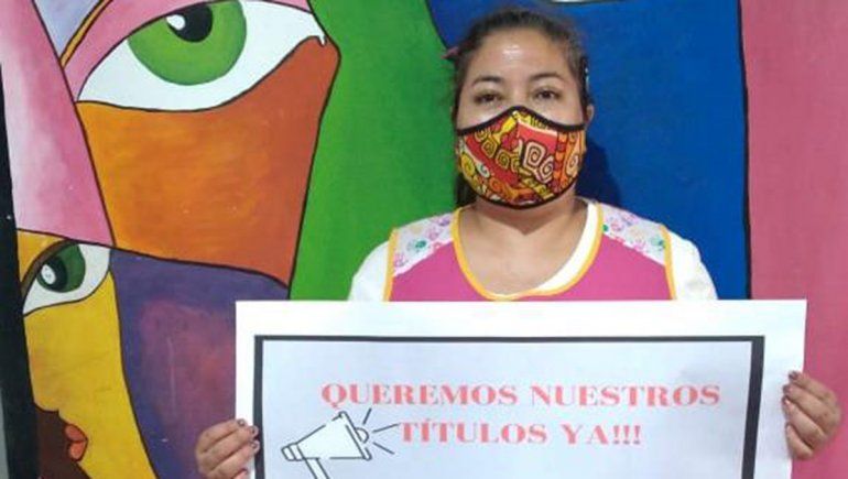 Egresadas de educación especial reclaman sus títulos