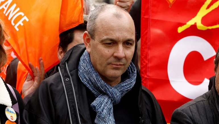 El líder sindical de Francia pidió “poner en pausa” la reforma