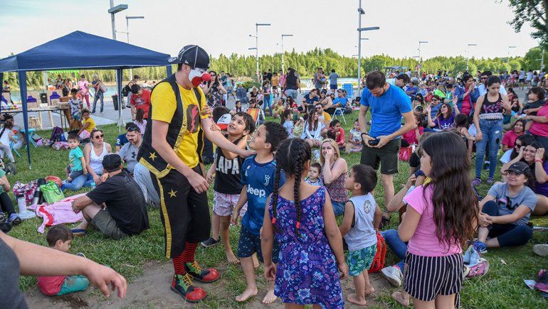 Con una caminata y una obra de teatro advierten sobre el abuso infantil