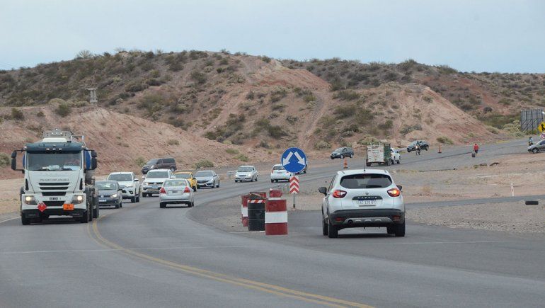 Con un arma, amenazaron a un repartidor y lo llevaron a la barda para robarle