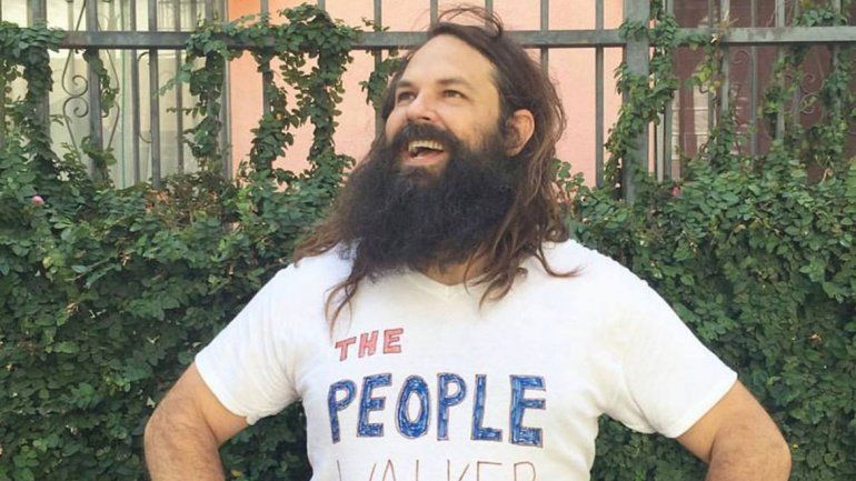 Un servicio que se impone: los paseadores de personas