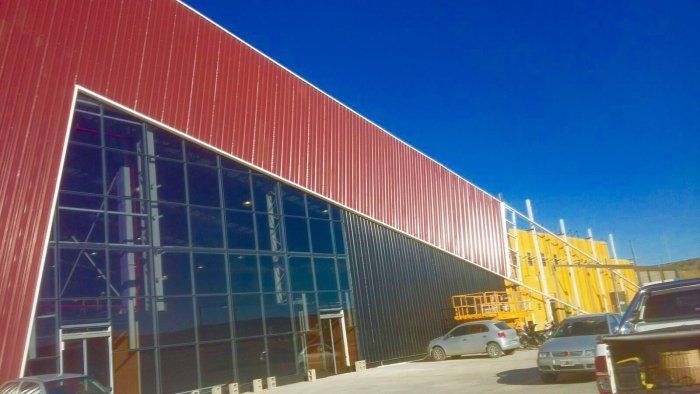 Atrapan a tres boqueteros robando en un mayorista