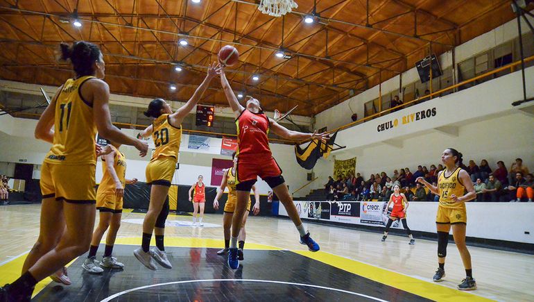 Pacífico sacó adelante un partido complicado. Las dirigidas por Rubio siguen invictas. Fotos: Omar Novoa