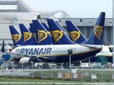 Imagen de archivo de aviones de Ryanair estacionados en el aeropuerto de Dublín, Irlanda. 1 mayo 2020. REUTERS/Jason Cairnduff