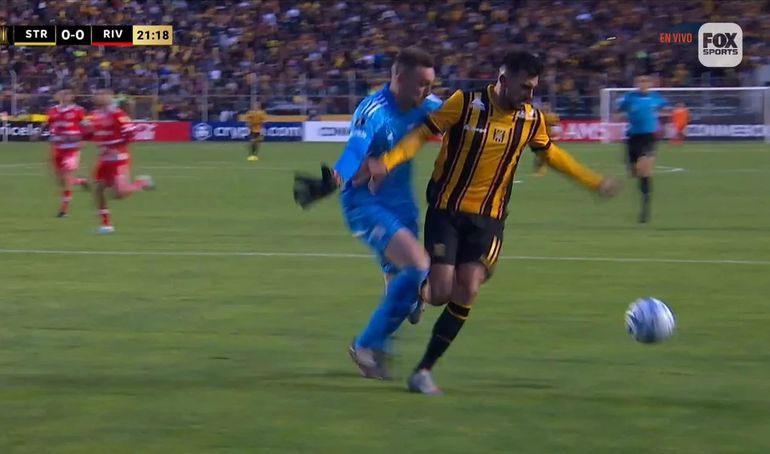 La polémica en la altura de la Paz: ¿Fue penal de Franco Armani?