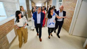 El gobernador Rolando Figueroa, el intendente de Centenario, Esteban Cimolai, la ministra de Educación, Soledad Martínez y la ministra de Infraestructura, Tanya Bertoldi, durante la inauguración de la Escuela 360 de Centenario. El gobernador Rolando Figueroa, el intendente de Centenario, Esteban Cimolai, la ministra de Educación, Soledad Martínez y la ministra de Infraestructura, Tanya Bertoldi, durante la inauguración de la Escuela 360 de Centenario.