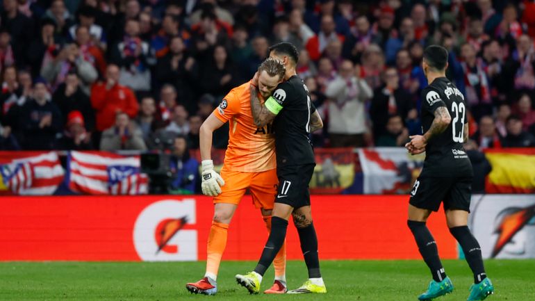 El Tottenham tuvo que sustituir a su arquero a los quince minutos por dos errores.
