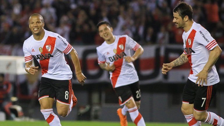 Carlitos Sánchez se rayó por jugar en México. River pierde mucho.