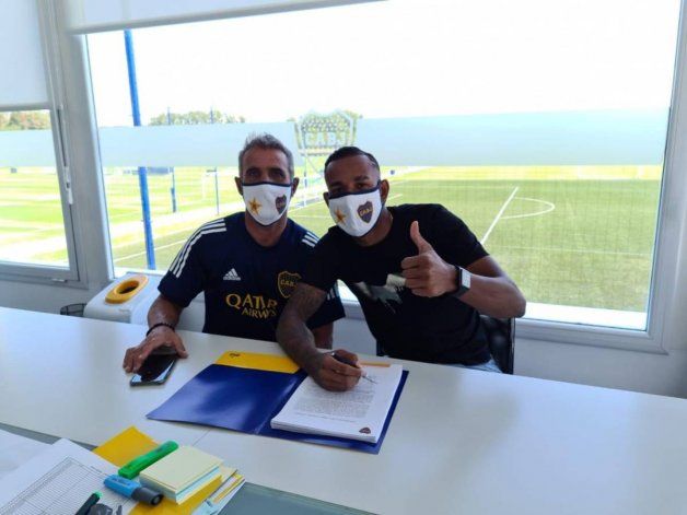 Villa renovó contrato con Boca hasta el 2024