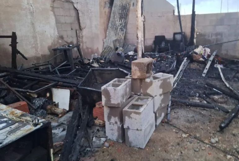 Las llamas se propagaron rápidamente por toda la casa de Valentina Salas, que quedó destruida. Las llamas se propagaron rápidamente por toda la casa de Valentina Salas, que quedó destruida. 