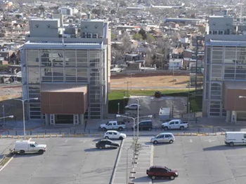 echaron a una estatal que trabajaba en el ministerio de salud y tenia una coleccion de certificados medicos truchos