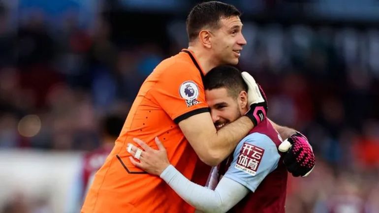 Emiliano Buendía y el Dibu Martínez Emiliano Buendía y el Dibu Martínez