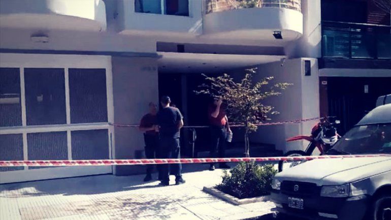 Un taxista degolló a su mujer en el palier de un edificio