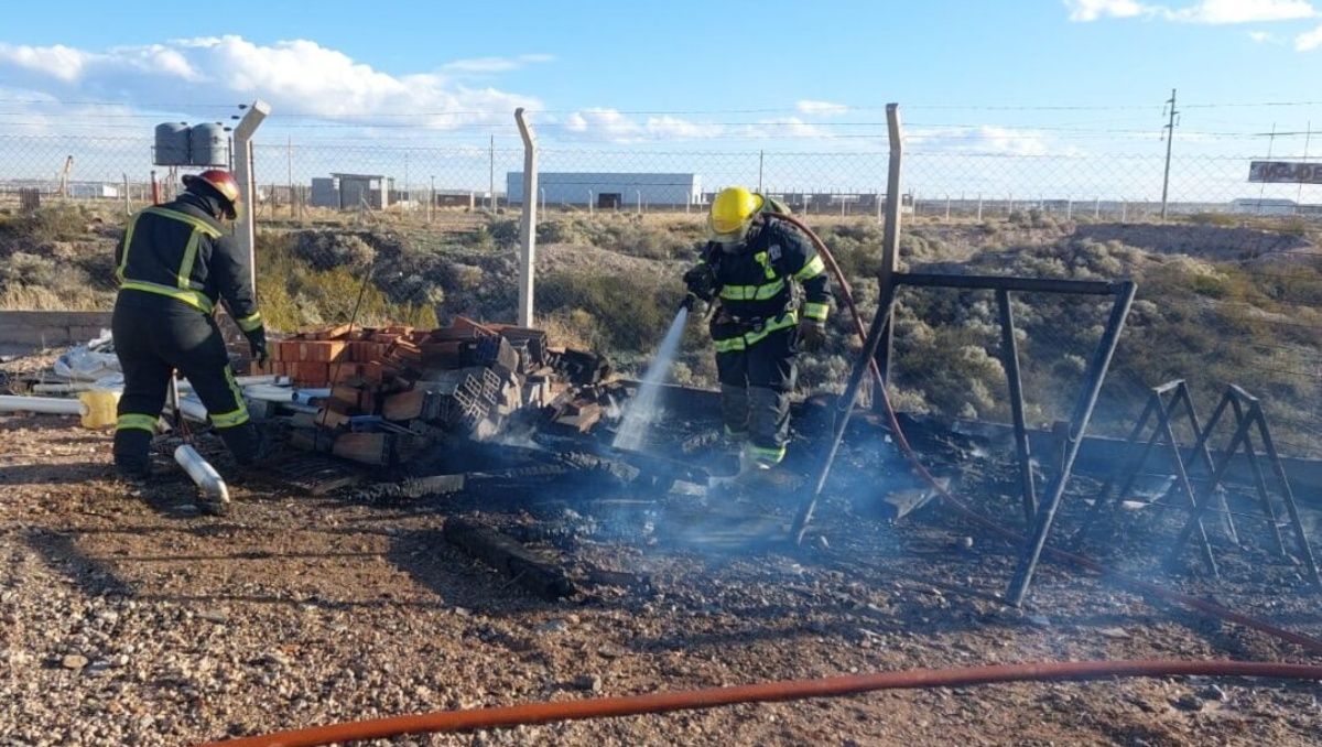 El viento causó alerta en una quema controlada en Centenario