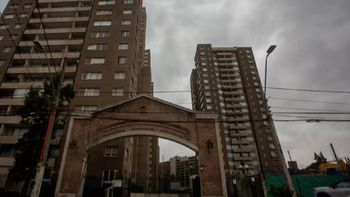 El parricidio ocurrió en un edificio ubicado en el barrio de San Joaquín, al sur de Santiago de Chile. El parricidio ocurrió en un edificio ubicado en el barrio de San Joaquín, al sur de Santiago de Chile.