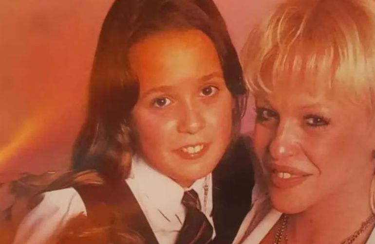 Marilyn, de pequeña, junto a Silvia Süller en su momento de mayor exposición mediática. Marilyn, de pequeña, junto a Silvia Süller en su momento de mayor exposición mediática.