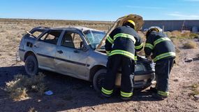 Impactante vuelco en la meseta de Centenario