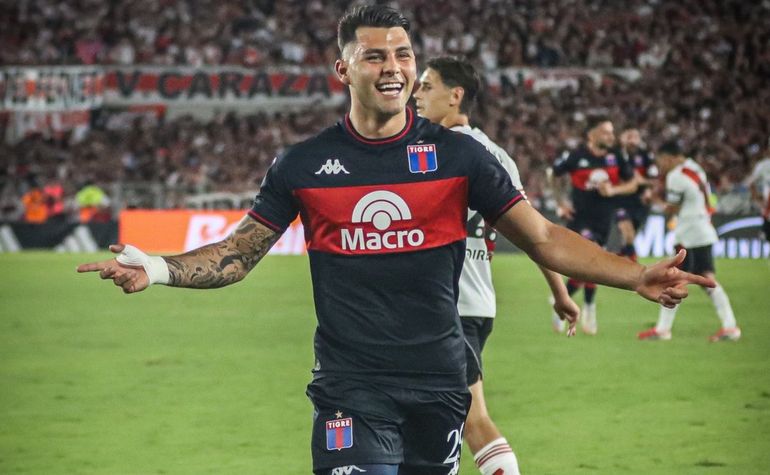 Nacho Russo convirtió dos goles en la victoria de Tigre sobre River.