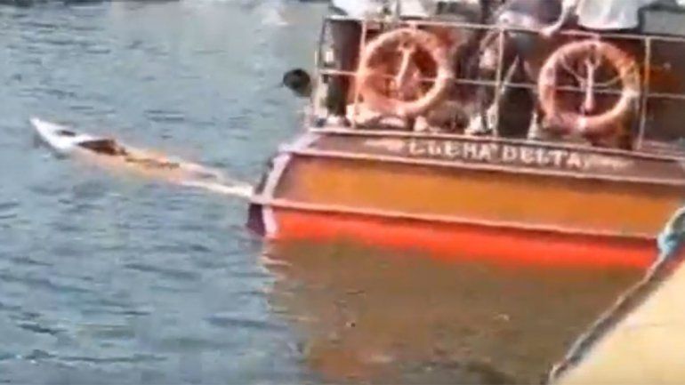 Lancha chocó a dos canoas y casi mata a sus tripulantes: dramático rescate