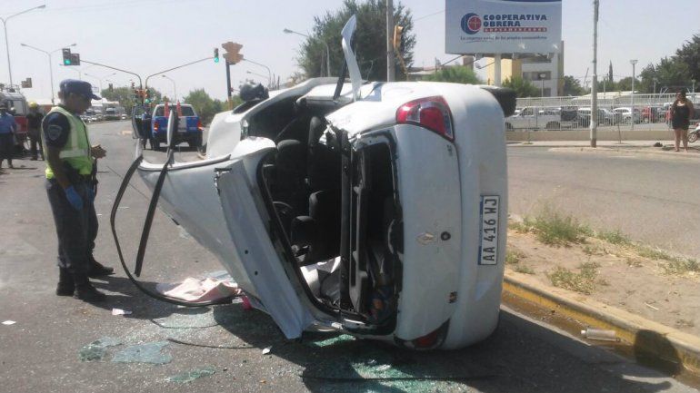 Violento choque entre dos autos en Plottier deja siete heridos