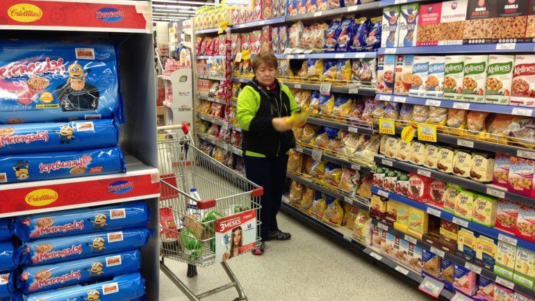 Los súper no abren el lunes por el día del comercio