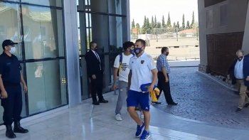 alivio en boca: tevez llego a san juan alivio en boca: tevez llego a san juan