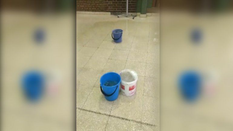Suspendieron las clases en tres colegios por filtraciones de agua en los edificios