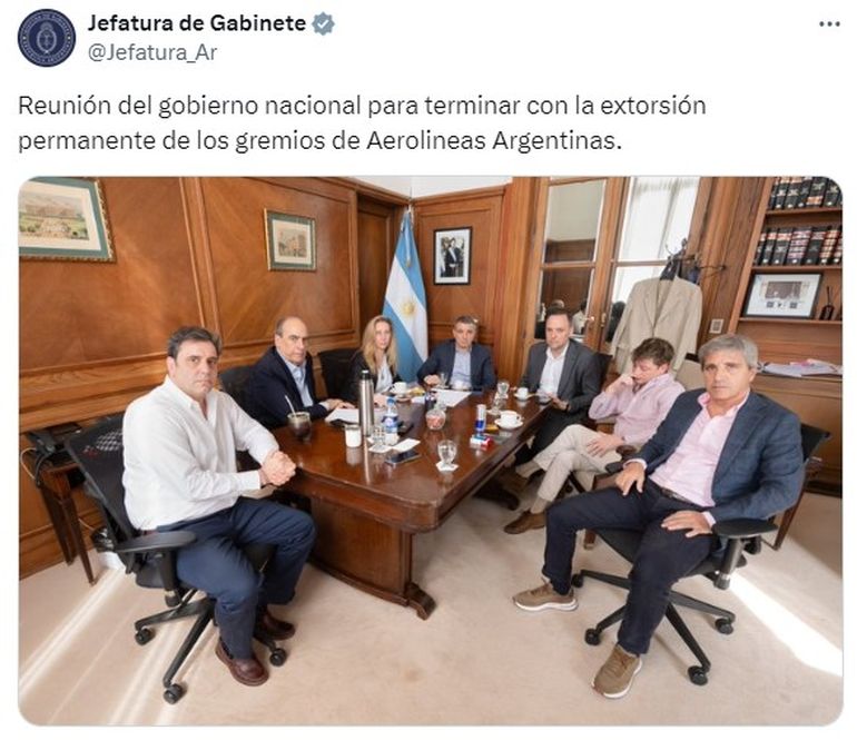 Antes del anuncio, el Gobierno realizó una reunión para definir la situación con Aerolíneas Argentinas. Antes del anuncio, el Gobierno realizó una reunión para definir la situación con Aerolíneas Argentinas.