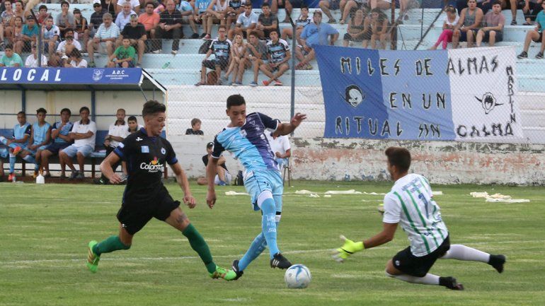 Centenario se quedó con tres puntos de oro en una victoria que tuvo todos los condimentos sobre el final.