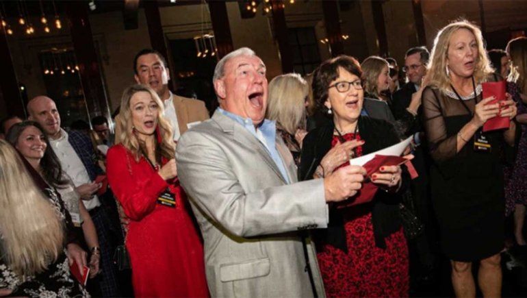 Un jefe les regaló 10 millones de dólares a sus empleados