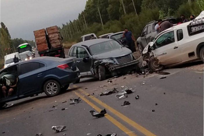 Triple choque en Ruta 151 por una maniobra de sobrepaso