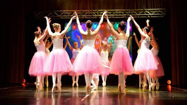 Chicas neuquinas se preparan para el Mundial de Danza