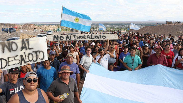 En la toma avisaron que no dejarán el lugar sin casas