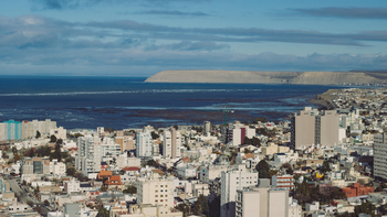 En Comodoro Rivadavia, la ciudad petrolera de Chubut, hay 16.000 personas que tienen problemas de empleo, según los datos recientemente difundidos por el INDEC. En Comodoro Rivadavia, la ciudad petrolera de Chubut, hay 16.000 personas que tienen problemas de empleo, según los datos recientemente difundidos por el INDEC.
