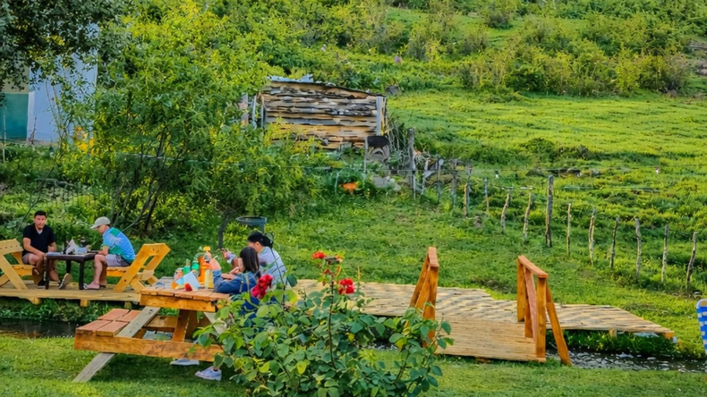 Un restobar en cercanías de Piedras Meonas es furor en el norte neuquino | LM Neuquen Un restobar en cercanías de Piedras Meonas es furor en el norte neuquino