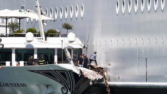 Un crucero sin frenos chocó a un barco en el puerto de Venecia
