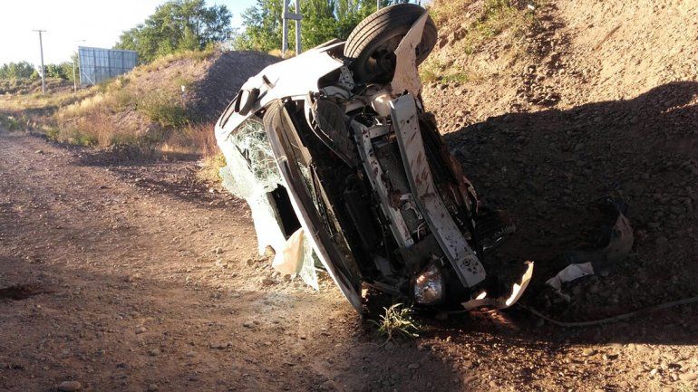 Una mujer herida en un espectacular accidente sobre la Ruta 7