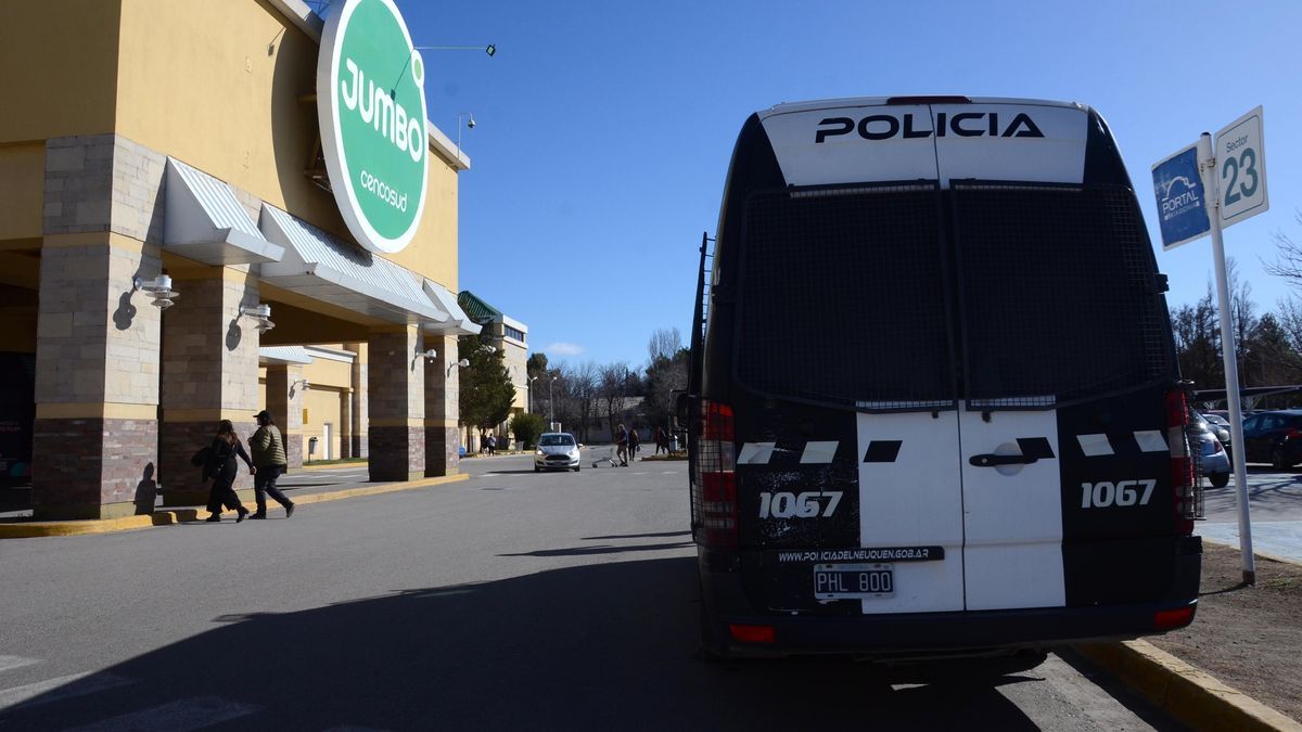 Quién era el trabajador que falleció en un supermercado neuquino