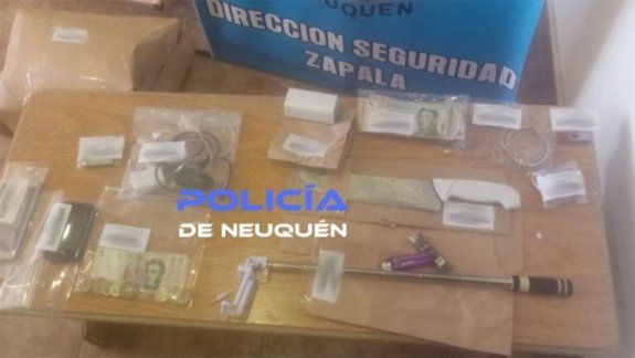 Este es el cuchillo con el que amenazaron a la joven.