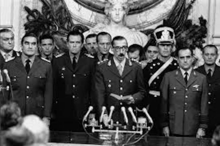 El golpe de Estado del 24 de marzo de 1976 dio lugar a una dictadura sangrienta que se transformó, a la postre, en el peor gobierno de la historia argentina. El golpe de Estado del 24 de marzo de 1976 dio lugar a una dictadura sangrienta que se transformó, a la postre, en el peor gobierno de la historia argentina.