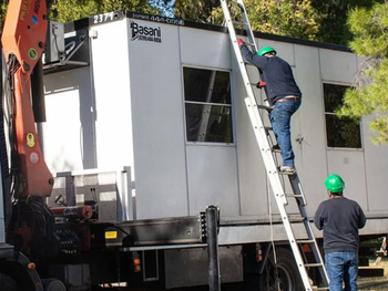 La Provincia removió tráileres de una escuela de Chos Malal. La Provincia removió tráileres de una escuela de Chos Malal.