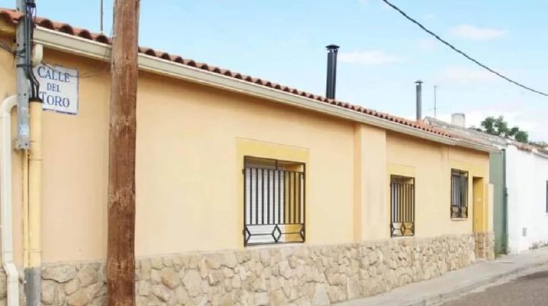 Casa donde se encontró el cuerpo del bebé. La madre de la mujer avisó a Servicios Sociales sobre el parto.