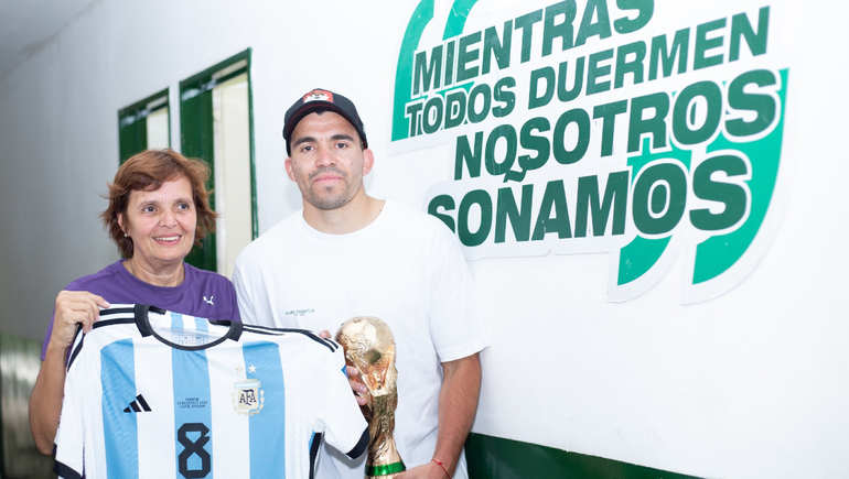 El gran gesto del Huevo Acuña con los chicos de la colonia de Ferro