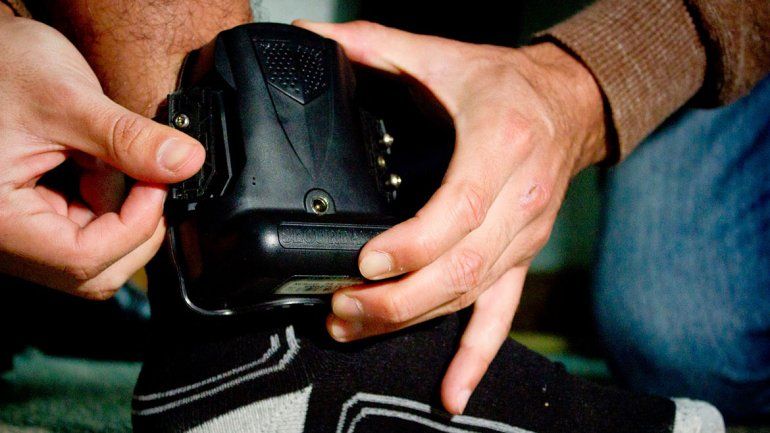 Insólito: dejó la tobillera electrónica en un Uber y lo mandaron a la cárcel